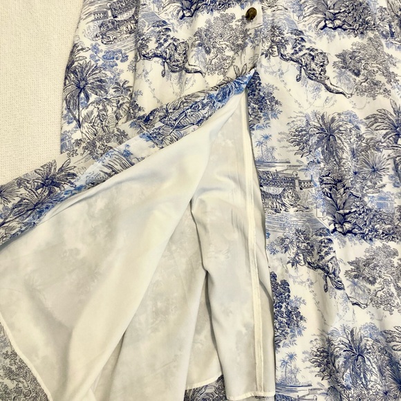 Stunning Patterned Maxi Skirt - Picture 2 of 4